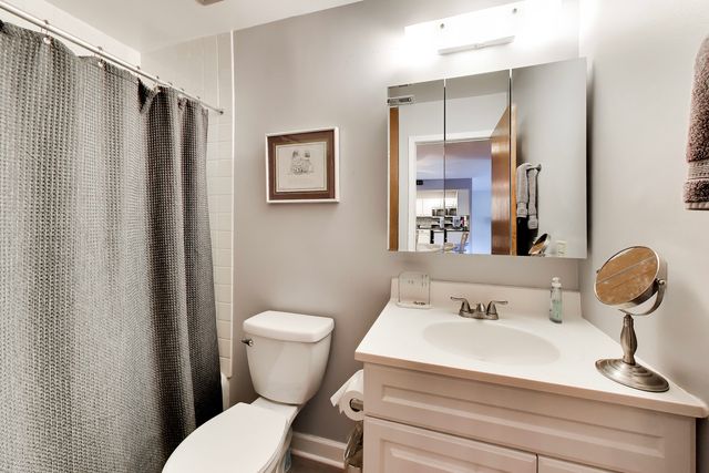 6700 S Brainard Avenue 101, Countryside, IL 60525