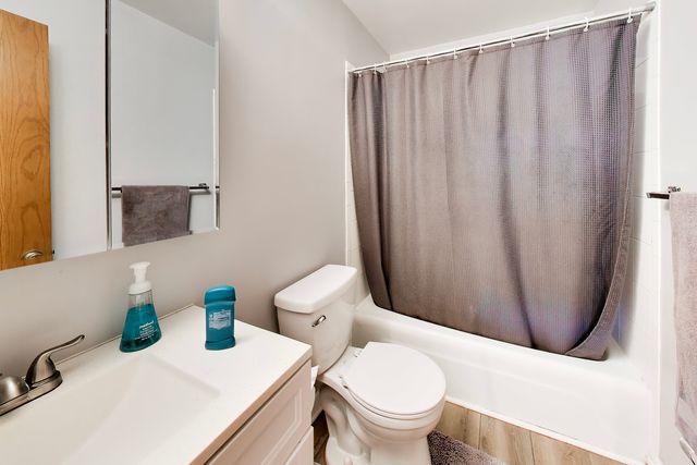 6700 S Brainard Avenue 101, Countryside, IL 60525