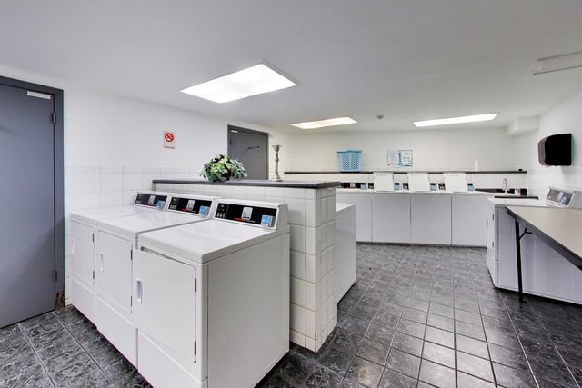6700 S Brainard Avenue 101, Countryside, IL 60525