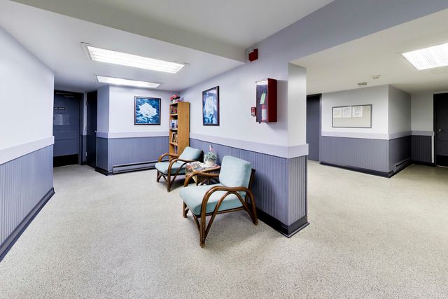 6700 S Brainard Avenue 101, Countryside, IL 60525