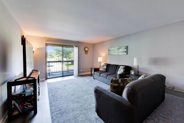6700 S Brainard Avenue 101, Countryside, IL 60525