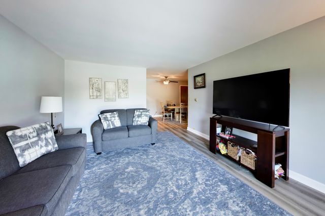 6700 S Brainard Avenue 101, Countryside, IL 60525