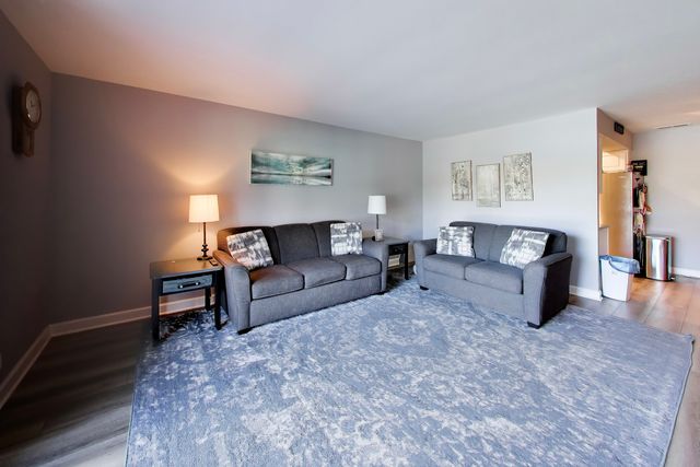6700 S Brainard Avenue 101, Countryside, IL 60525