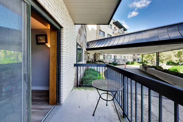 6700 S Brainard Avenue 101, Countryside, IL 60525
