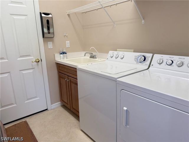 3515 Grand Cypress CT, Naples, FL 34119