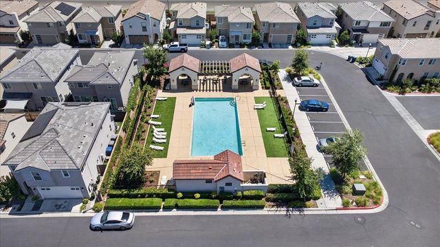 3762 Greystoke, Clovis, CA 93619