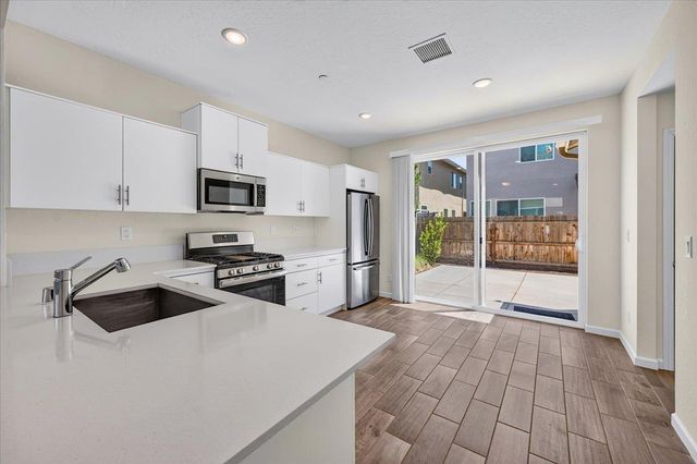 3762 Greystoke, Clovis, CA 93619