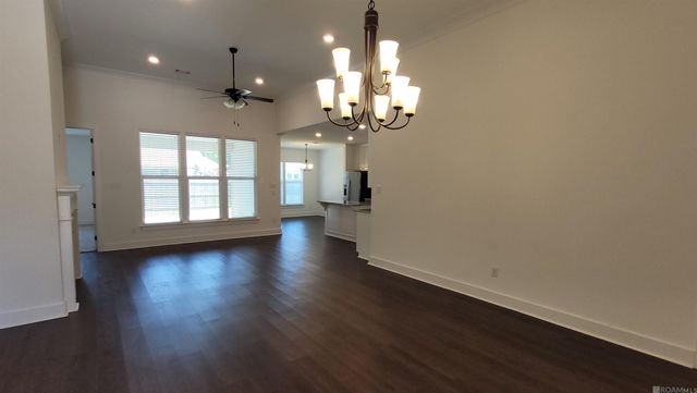 9587 South Creek Dr, Denham Springs, LA 70726