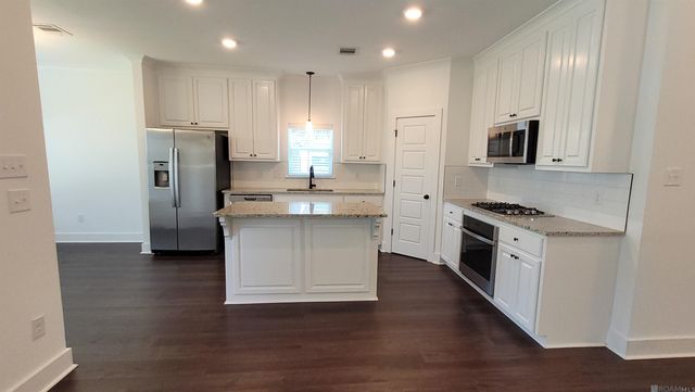 9587 South Creek Dr, Denham Springs, LA 70726
