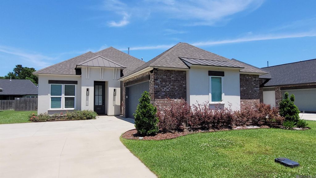 9587 South Creek Dr, Denham Springs, LA 70726
