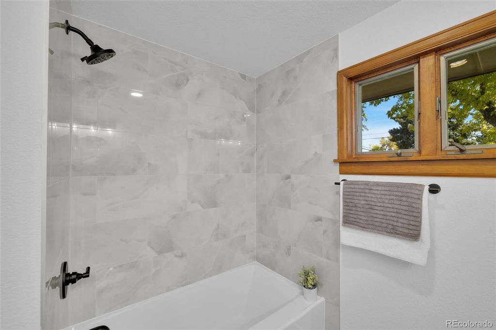 Image 18 of property listing at 6604 S Lee Court, Centennial, CO 80121