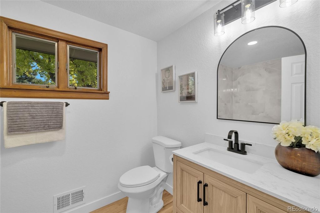 Image 19 of property listing at 6604 S Lee Court, Centennial, CO 80121