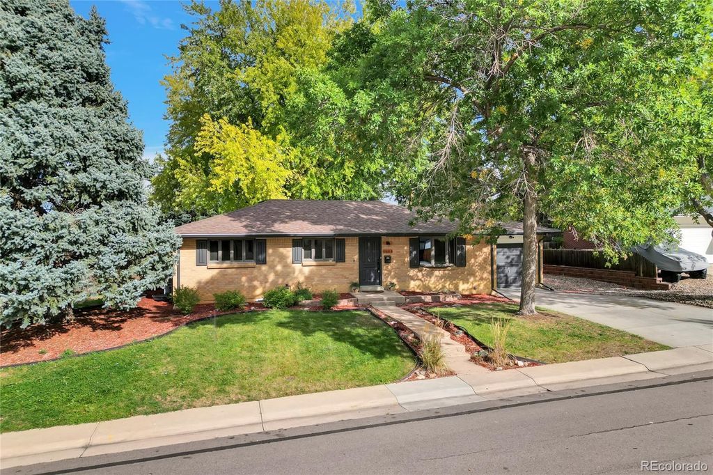 Image 2 of property listing at 6604 S Lee Court, Centennial, CO 80121