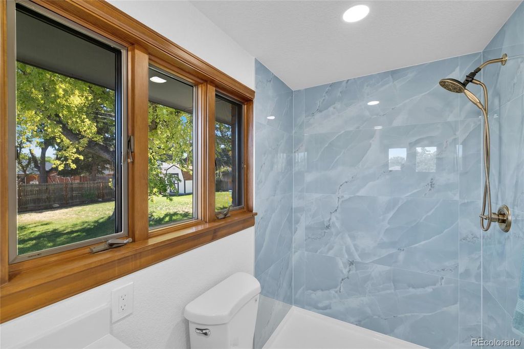 Image 24 of property listing at 6604 S Lee Court, Centennial, CO 80121