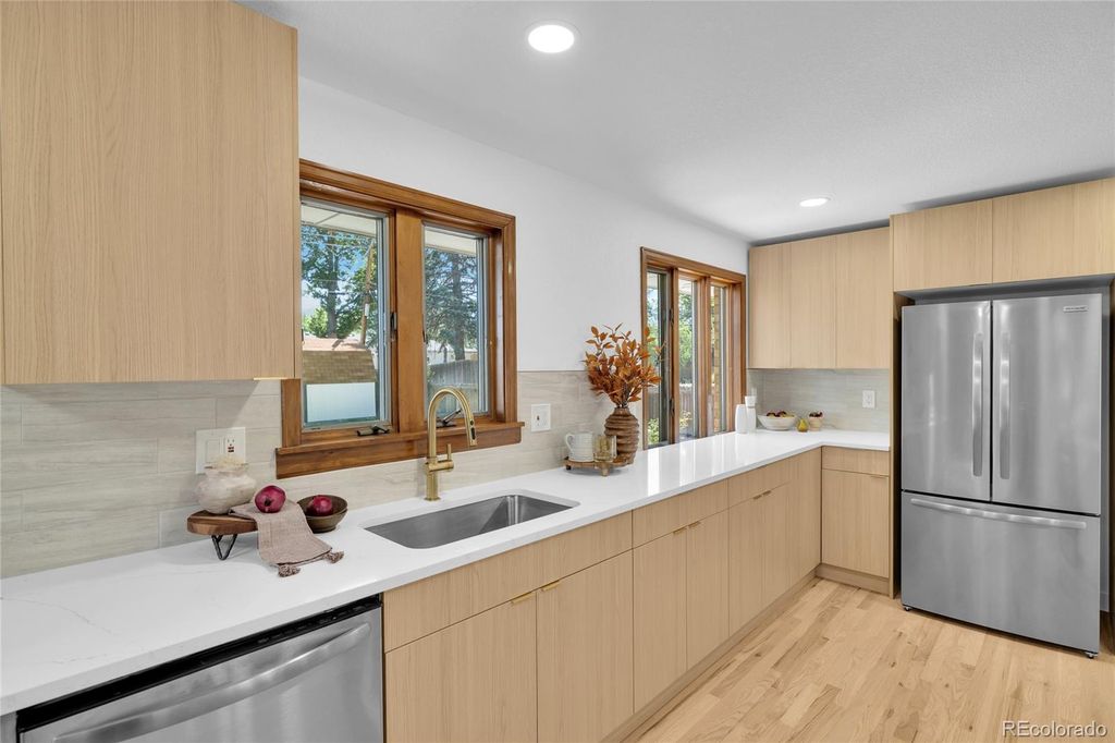 Image 4 of property listing at 6604 S Lee Court, Centennial, CO 80121