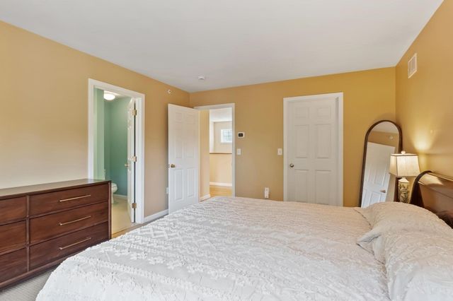 3 Robert Cir 3, Grafton, MA 01536