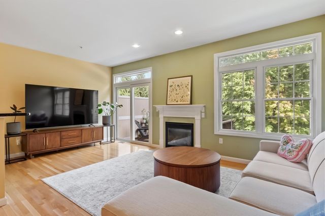 3 Robert Cir 3, Grafton, MA 01536