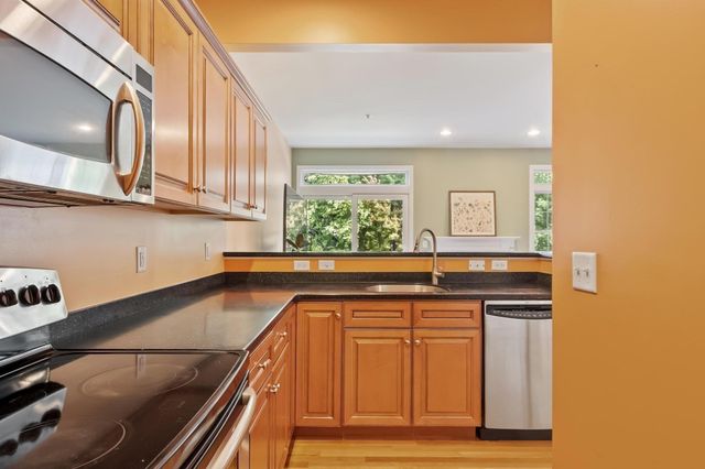 3 Robert Cir 3, Grafton, MA 01536