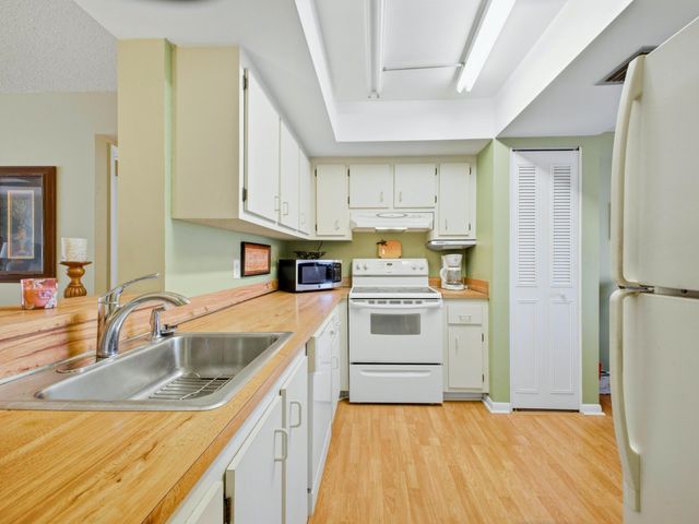 6625 S Oriole Boulevard 2040, Delray Beach, FL 33446