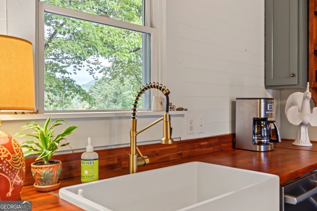 98 Pickett Hill Street, Clayton, GA 30525