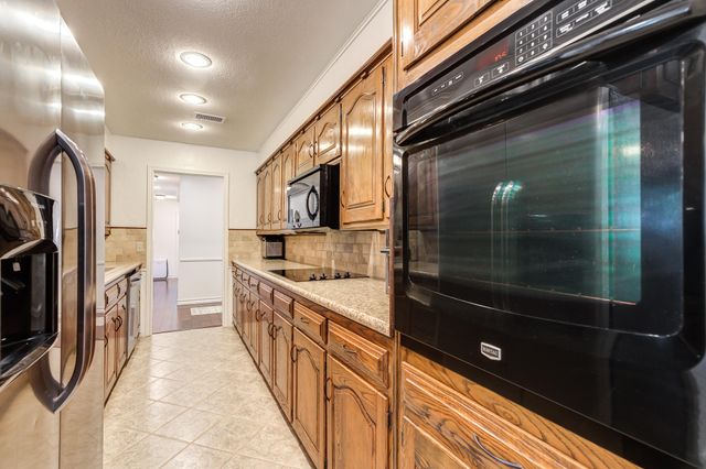 5 W Brookhollow Drive, Ransom Canyon, TX 79366