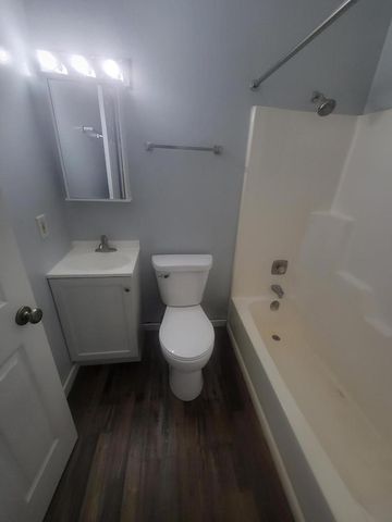 425 10th STREET N, La Crosse, WI 54601