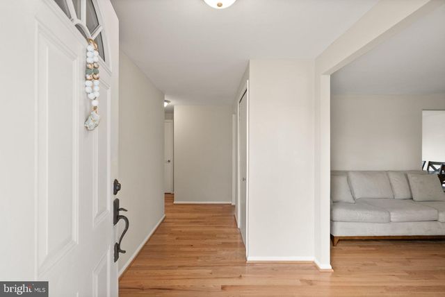 14724 SAINT GERMAIN DR, Centreville, VA 20121