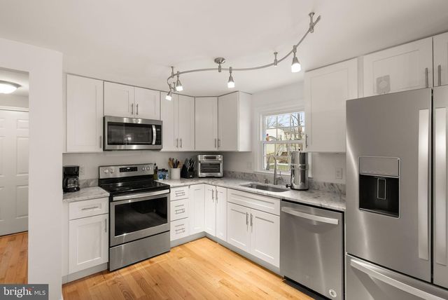 14724 SAINT GERMAIN DR, Centreville, VA 20121