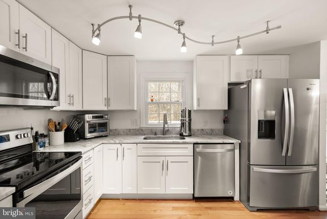 14724 SAINT GERMAIN DR, Centreville, VA 20121