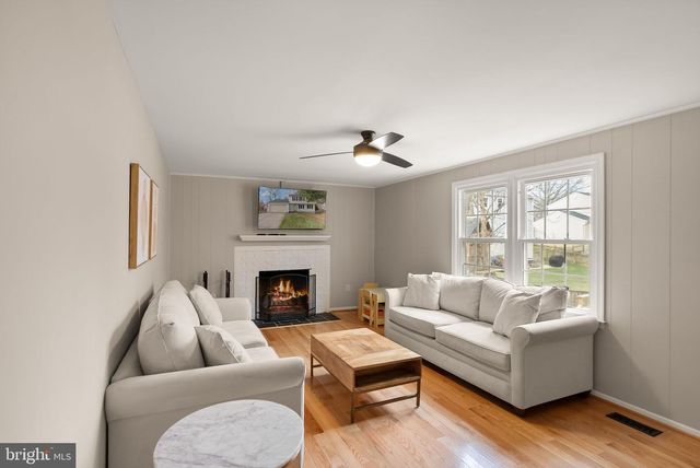 14724 SAINT GERMAIN DR, Centreville, VA 20121