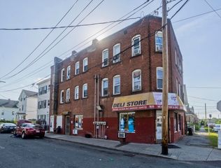 89-95 School St, Chicopee, MA 01013