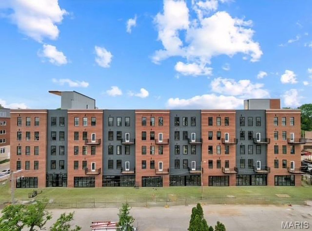 2300 LaSalle 404, St Louis, MO 63104