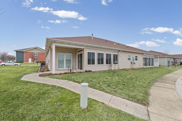 1908 S Prairie Winds Drive, Urbana, IL 61802