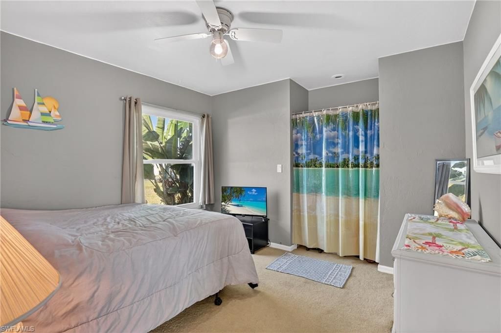 Image 14 of property listing at 1105 SW 11th PL, Cape Coral, FL 33991