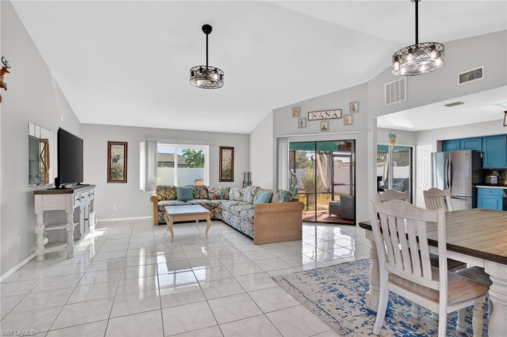 Image 2 of property listing at 1105 SW 11th PL, Cape Coral, FL 33991