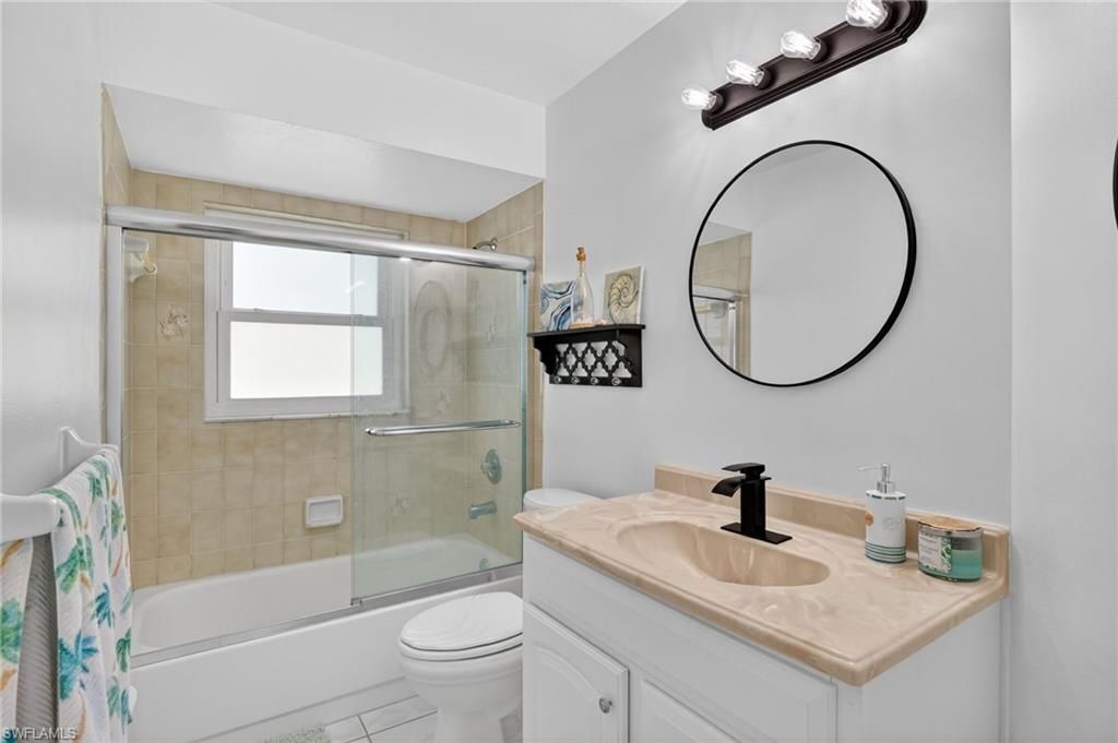 Image 21 of property listing at 1105 SW 11th PL, Cape Coral, FL 33991