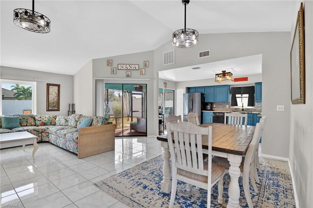 Image 3 of property listing at 1105 SW 11th PL, Cape Coral, FL 33991