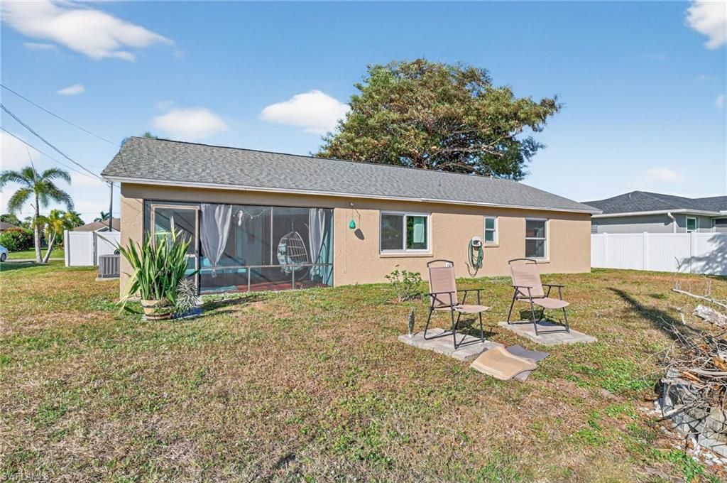 Image 32 of property listing at 1105 SW 11th PL, Cape Coral, FL 33991