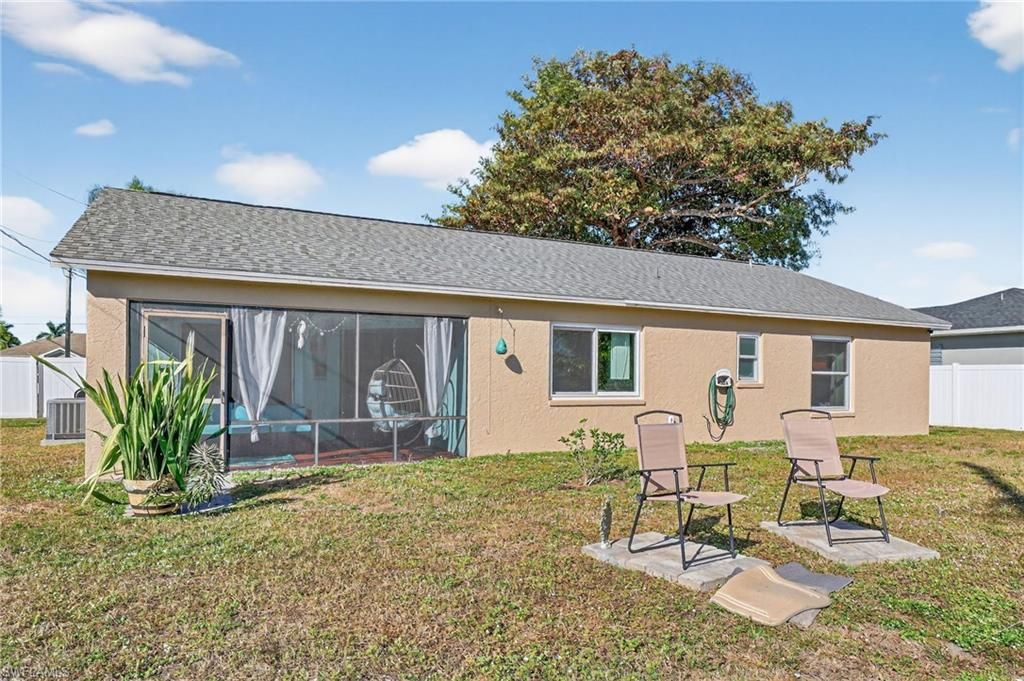 Image 33 of property listing at 1105 SW 11th PL, Cape Coral, FL 33991