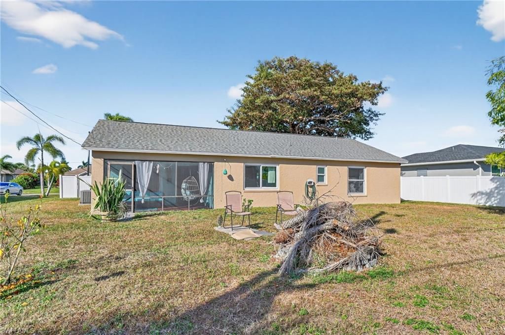 Image 34 of property listing at 1105 SW 11th PL, Cape Coral, FL 33991