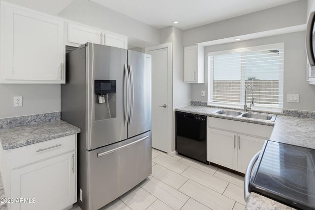 6620 W MERCER Lane, Glendale, AZ 85304