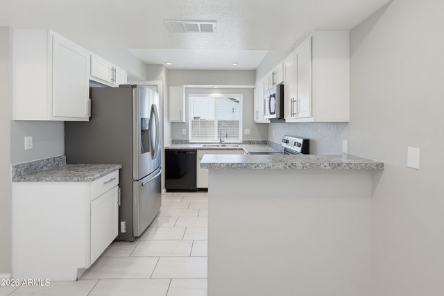 6620 W MERCER Lane, Glendale, AZ 85304