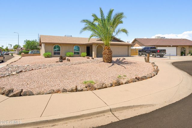 6620 W MERCER Lane, Glendale, AZ 85304