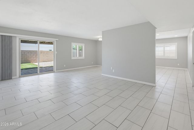 6620 W MERCER Lane, Glendale, AZ 85304