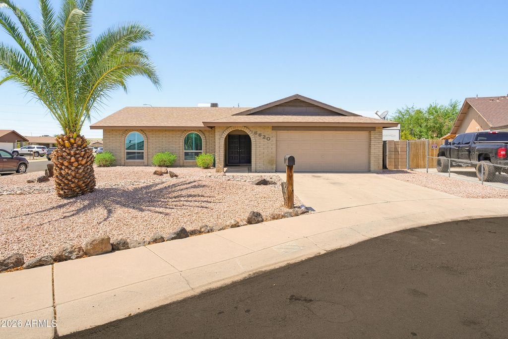 6620 W MERCER Lane, Glendale, AZ 85304