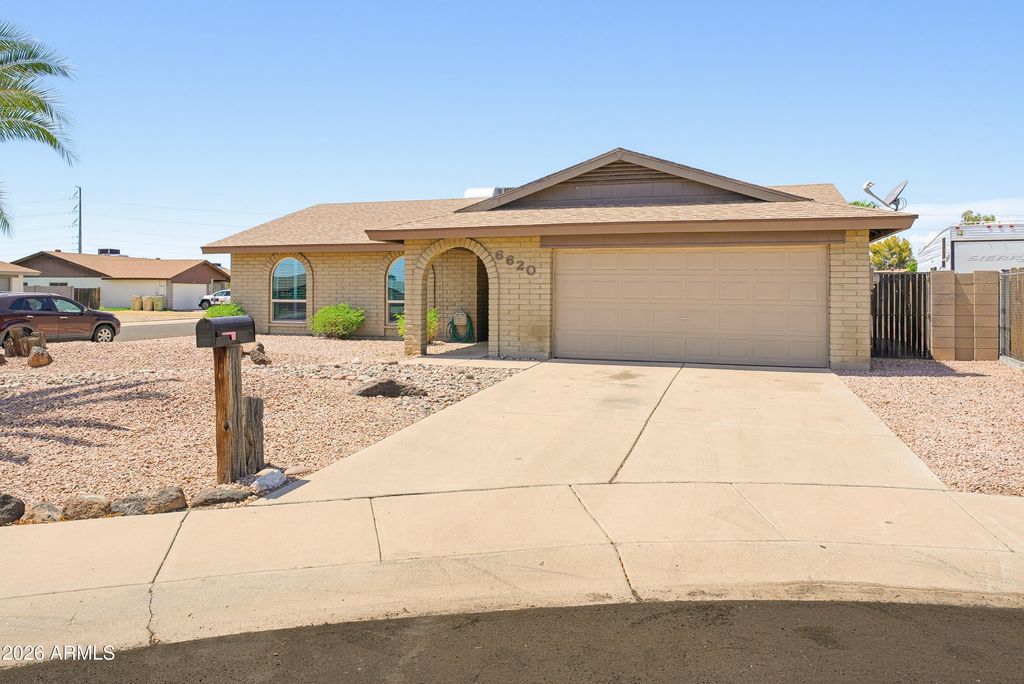 6620 W MERCER Lane, Glendale, AZ 85304 — photo 4
