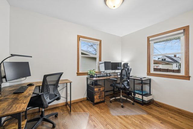 305 2nd Court, Crystal Lake, IL 60014