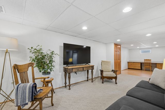 305 2nd Court, Crystal Lake, IL 60014