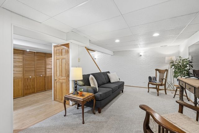 305 2nd Court, Crystal Lake, IL 60014