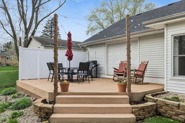 305 2nd Court, Crystal Lake, IL 60014